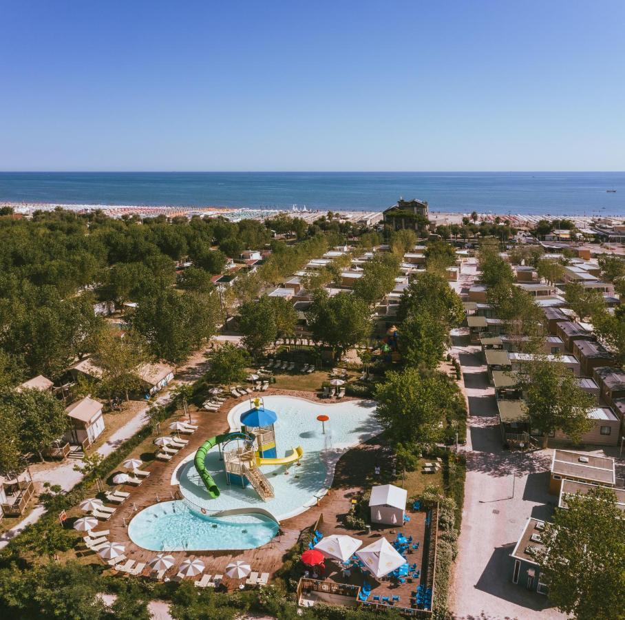 Club Del Sole Romagna Family Resort Riccione Exterior photo
